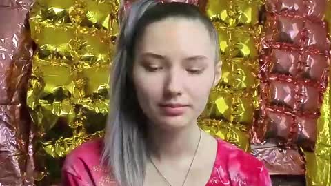 _kikiclark_ online show from April 17, 1:47 pm