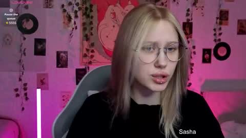 _kitekat_ online show from October 31, 10:38 am