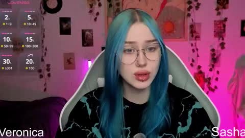 _kitekat_ online show from December 17, 8:15 pm