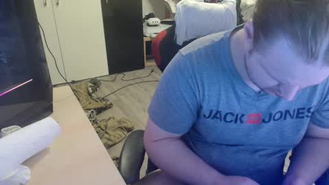 _kitsu_ online show from December 14, 3:34 am