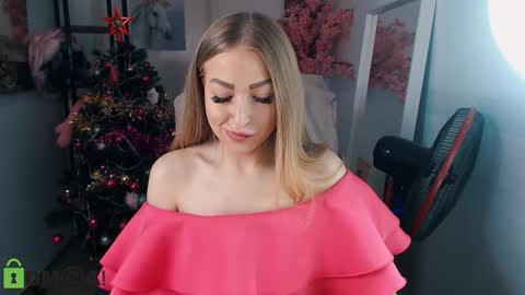 Snapshot of _kittyboo chatting on January 9, 8:03 am Aleksa online show from January 9, 8:03 am