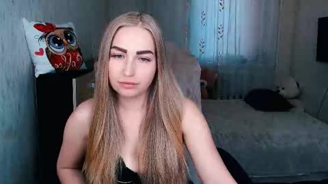 Snapshot of _kittyboo chatting on October 9, 9:29 am Aleksa online show from October 9, 9:29 am