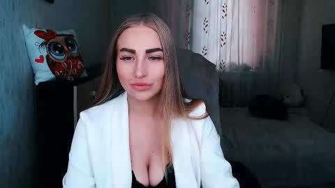 Snapshot of _kittyboo chatting on October 11, 9:19 am Aleksa online show from October 11, 9:19 am