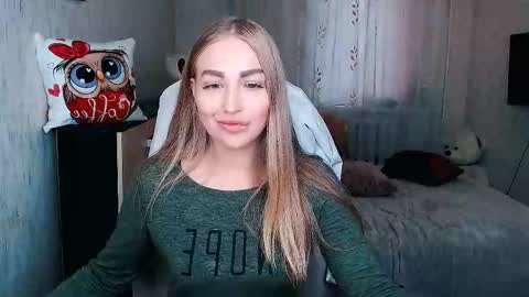 Snapshot of _kittyboo chatting on October 16, 7:31 am Aleksa online show from October 16, 7:31 am