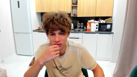 Snapshot of _kurt chatting on September 17, 3:57 pm Kurt online show from September 17, 3:57 pm