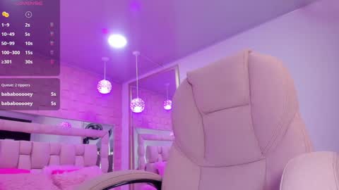 Laura online show from December 22, 1:33 pm