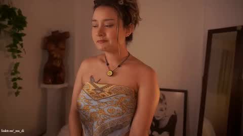 Snapshot of _lady_di chatting on September 19, 4:03 am Not on OF Some stuff for sale  online show from September 19, 4:03 am