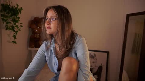 Snapshot of _lady_di chatting on October 18, 3:42 am Not on OF Some stuff for sale  online show from October 18, 3:42 am