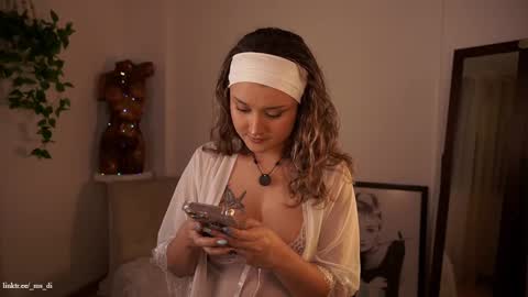 Snapshot of _lady_di chatting on October 23, 3:28 am Not on OF Some stuff for sale  online show from October 23, 3:28 am