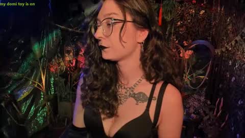 Snapshot of _lady_luna_ chatting on May 13, 10:17 pm Lady Luna online show from May 13, 10:17 pm