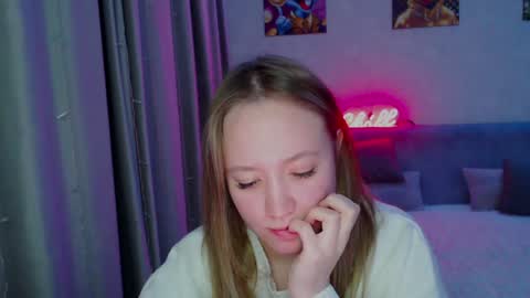 _lalune_ online show from December 30, 12:54 am