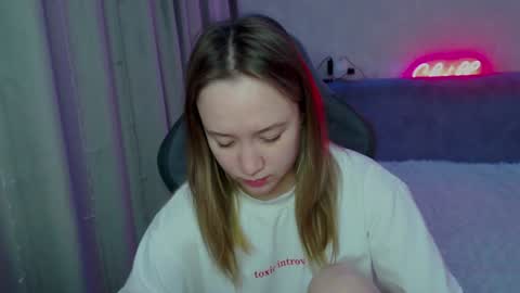 _lalune_ online show from January 19, 10:28 pm