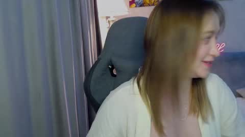 _lalune_ online show from February 25, 7:25 pm