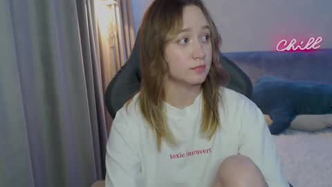 _lalune_ online show from February 26, 7:38 pm