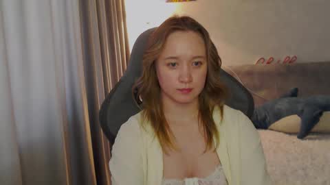 _lalune_ online show from February 27, 5:02 am