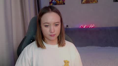 _lalune_ online show from March 7, 6:02 am