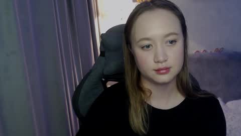 _lalune_ online show from September 22, 5:04 pm