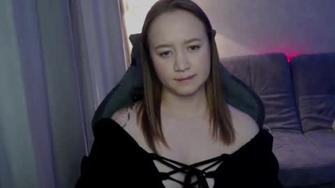 _lalune_ online show from October 7, 10:23 am