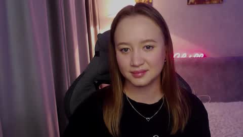 _lalune_ online show from October 21, 8:04 am