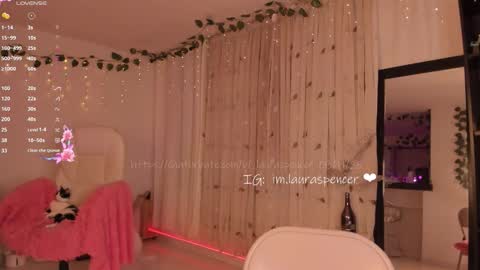 Laura online show from November 8, 9:31 am