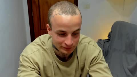 Layne online show from April 14, 8:59 pm