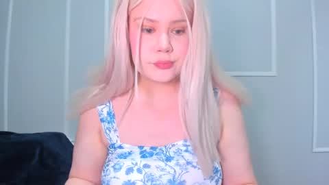 Snapshot of _leana_oo chatting on September 23, 1:47 pm leana online show from September 23, 1:47 pm