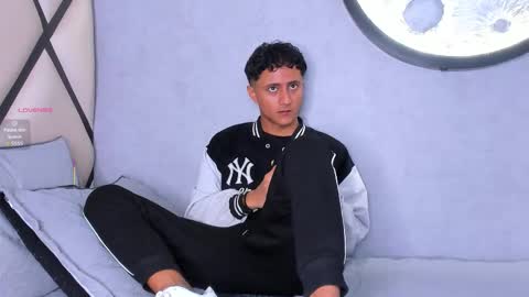 _leohot_ online show from September 18, 3:41 am