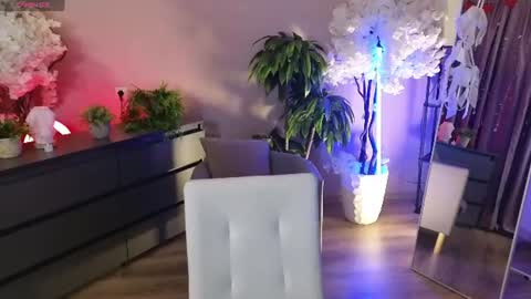 Snapshot of _liilcrystal_ chatting on July 11, 7:49 pm _liilcrystal_ online show from July 11, 7:49 pm