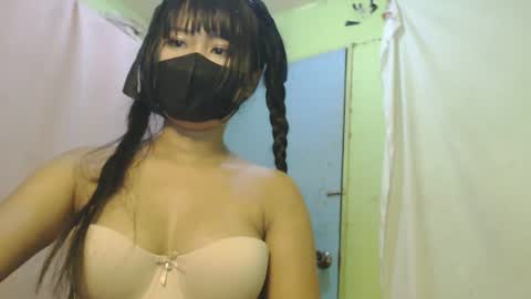 Snapshot of _lilies_gigi_ chatting on June 13, 2:53 am _lilies_gigi_ online show from June 13, 2:53 am