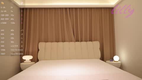 _lillilly_ online show from October 7, 6:10 am