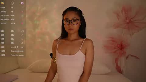 _lillilly_ online show from June 27, 5:56 am