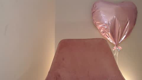 Snapshot of _little_misss chatting on January 30, 10:08 am Mila online show from January 30, 10:08 am