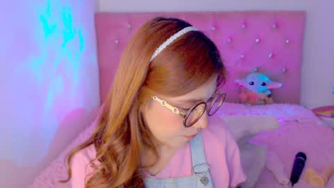 Snapshot of _lloou_ chatting on December 19, 6:01 am Sofia 3 online show from December 19, 6:01 am