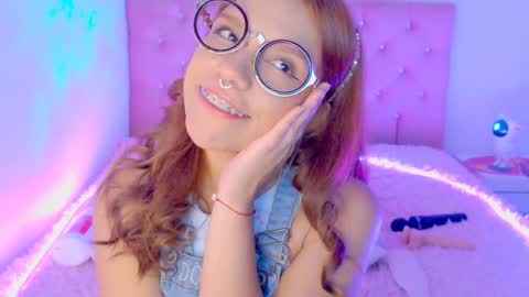 Snapshot of _lloou_ chatting on January 5, 1:24 am Sofia 3 online show from January 5, 1:24 am