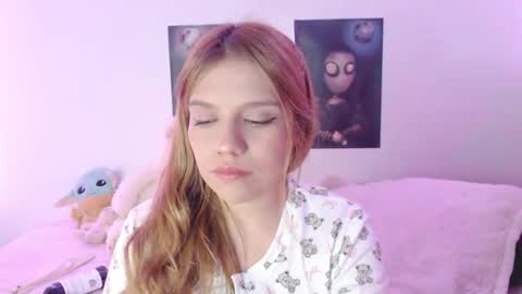 Snapshot of _lloou_ chatting on May 26, 2:18 am Sofia 3 online show from May 26, 2:18 am