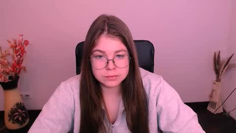 Snapshot of _lovely_mary chatting on October 16, 6:47 am Mary online show from October 16, 6:47 am