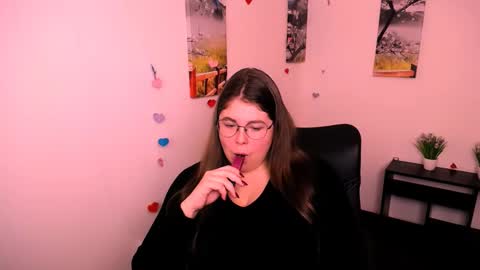 Snapshot of _lovely_mary chatting on October 24, 7:21 pm Mary online show from October 24, 7:21 pm