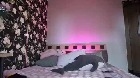 Snapshot of _lovely_mikh chatting on June 22, 3:53 pm Lovely online show from June 22, 3:53 pm