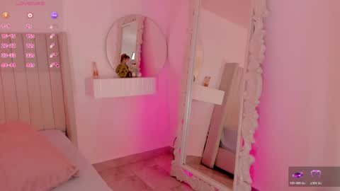 Snapshot of _lovelymia_ chatting on May 12, 2:52 am Mia online show from May 12, 2:52 am
