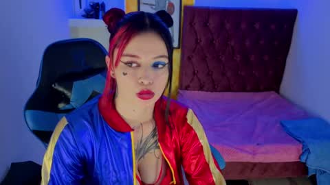 Lucia online show from October 11, 2:00 am