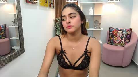 Snapshot of _lucy_grey chatting on June 3, 2:33 pm Lucy online show from June 3, 2:33 pm