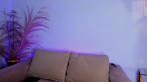 Snapshot of _luna_dupont_ chatting on December 18, 8:14 pm Luna online show from December 18, 8:14 pm