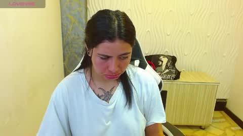 Snapshot of _luna_torres chatting on April 21, 1:28 pm luna torres online show from April 21, 1:28 pm