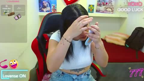 Snapshot of _luna_torres chatting on April 23, 1:24 pm luna torres online show from April 23, 1:24 pm