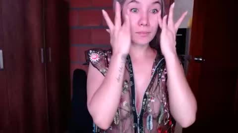 Snapshot of _lunablondie_ chatting on February 12, 2:10 pm _lunablondie_ online show from February 12, 2:10 pm