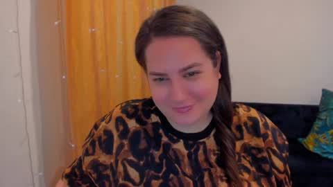 Snapshot of _madalexa_ chatting on December 23, 5:54 pm Alexa online show from December 23, 5:54 pm