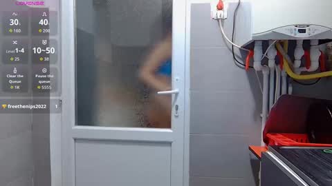 Snapshot of _mari___ chatting on October 24, 4:42 am  Mari  online show from October 24, 4:42 am