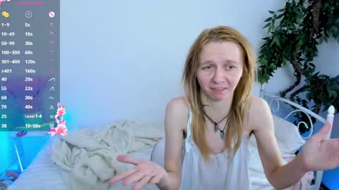 Snapshot of _mari_so chatting on May 3, 4:29 am Scarlett online show from May 3, 4:29 am