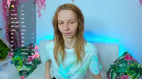 Snapshot of _mari_so chatting on May 16, 11:53 am Scarlett online show from May 16, 11:53 am