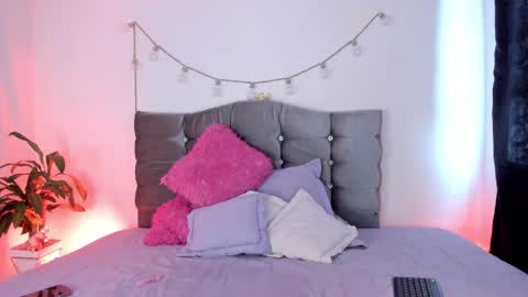 Maria paula online show from April 4, 5:10 pm